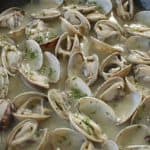 Clams in Ribeiro wine