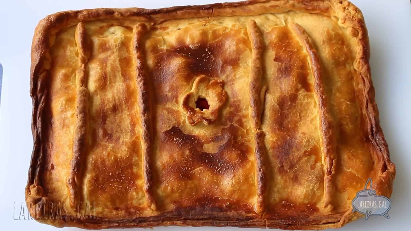 Tuna empanada (dough made with milk) | Recipe | Lareiras