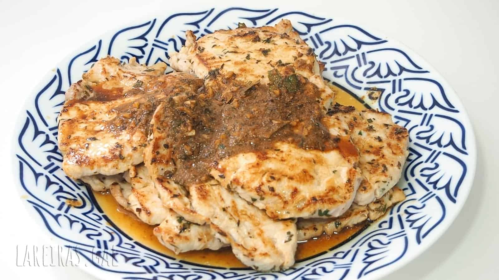 Pork loin steaks with herbs | Recipe | Lareiras