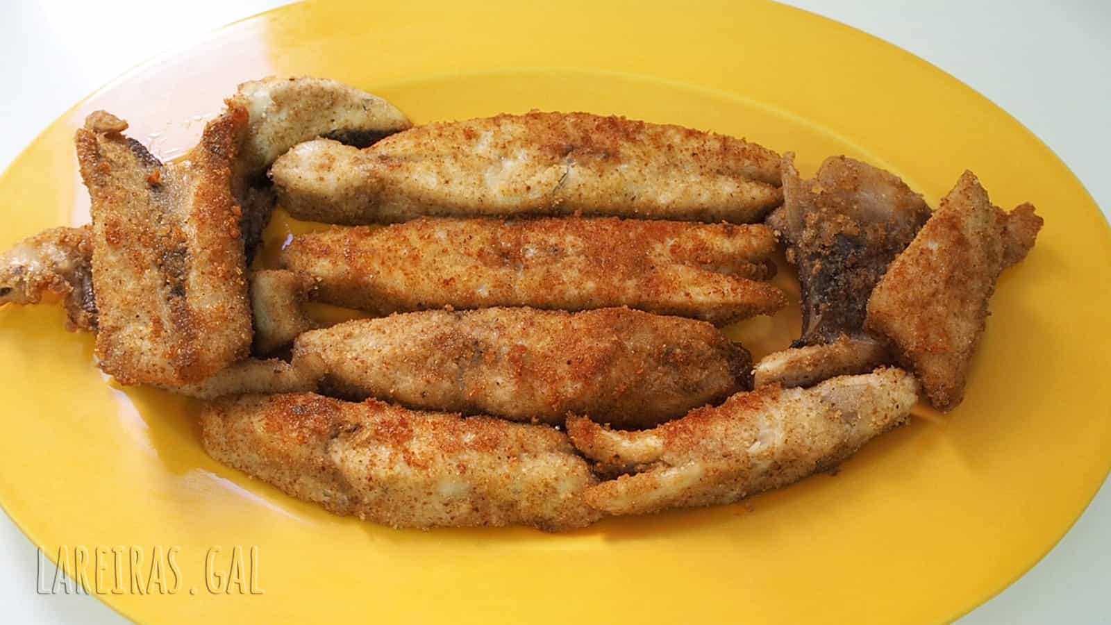 Crumbed pomfret with garlic