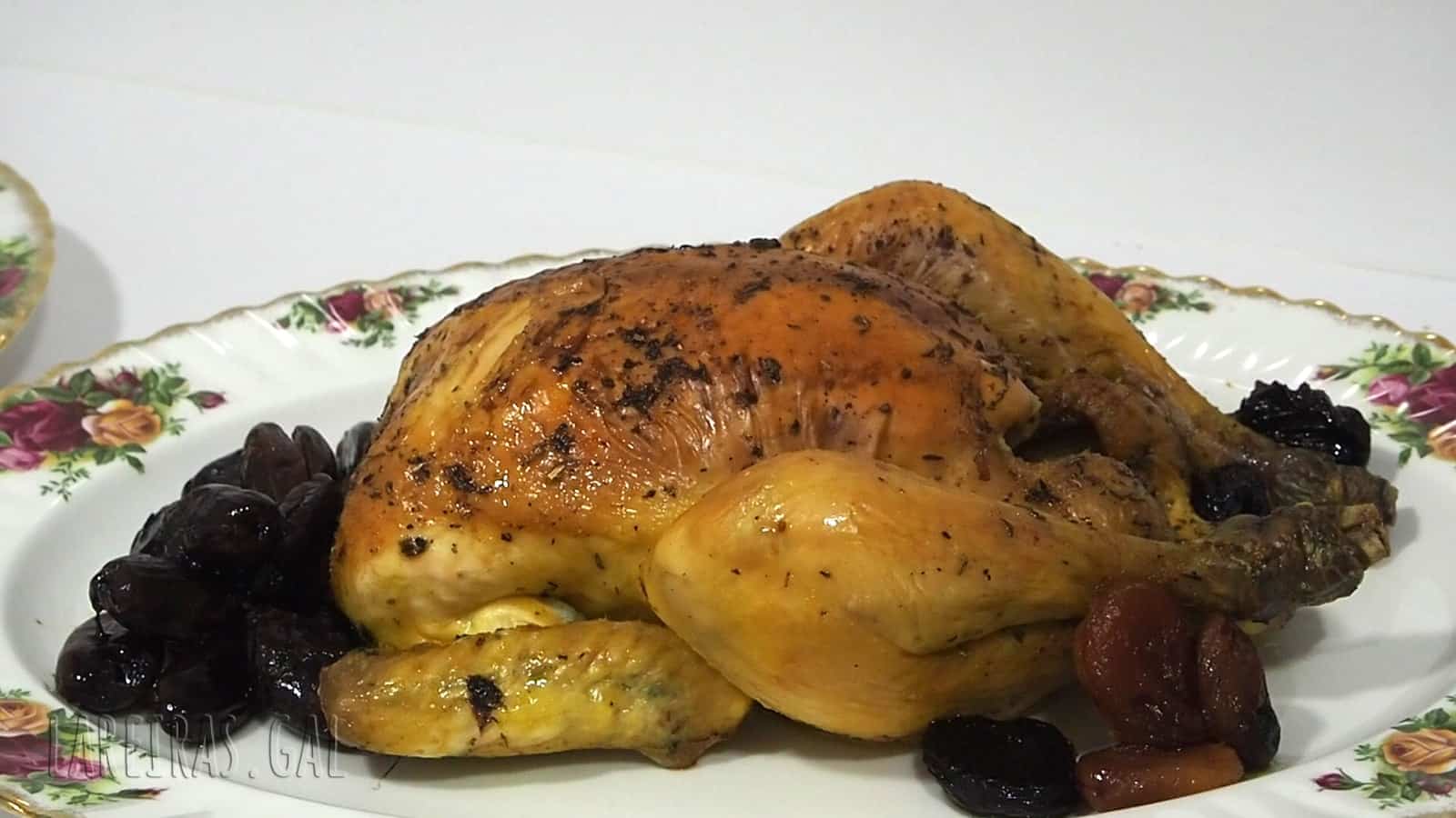 Baked chicken with cognac and dried fruits | Recipe | Lareiras