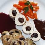 Rollitos de pollo con ciruelas