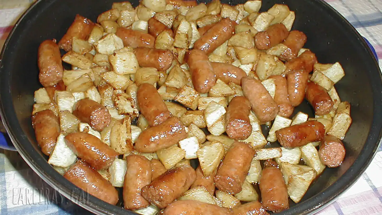 Salchichas con patatas